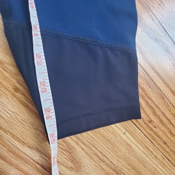 Lululemon Black and Blue Leggings Sz 8 Like New - Picture 11 of 15